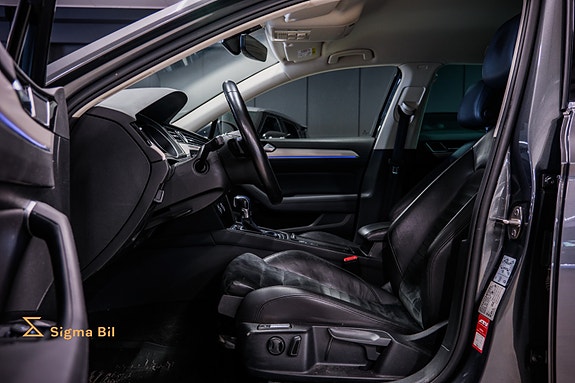 Volkswagen Passat 13 of 30