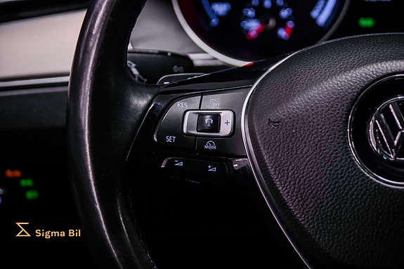 Volkswagen Passat 23 of 30