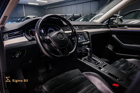 Volkswagen Passat 15 of 30