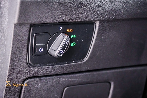 Volkswagen Passat 16 of 30