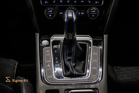 Volkswagen Passat 28 of 30