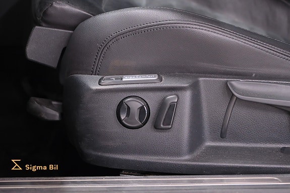 Volkswagen Passat 14 of 30