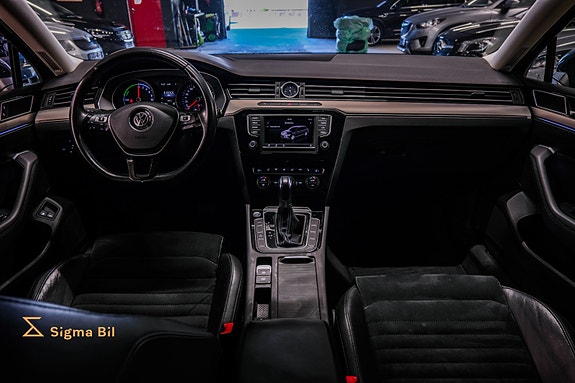 Volkswagen Passat 27 of 30
