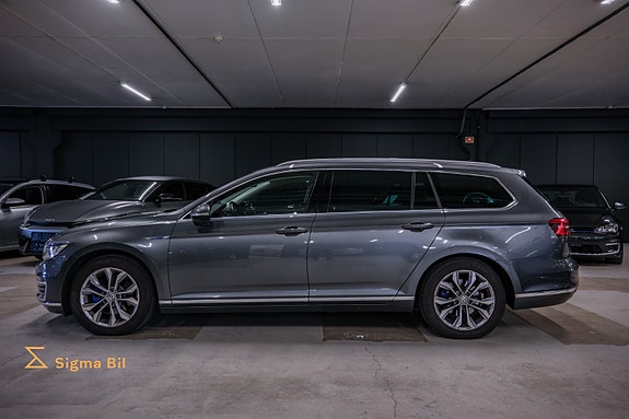 Volkswagen Passat 7 of 30