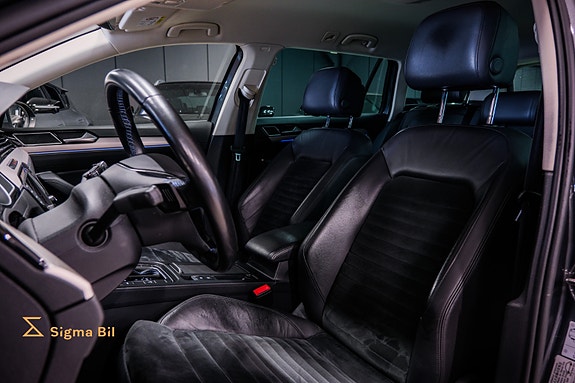 Volkswagen Passat 12 of 30
