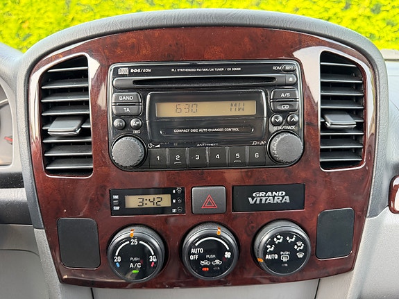 Suzuki Grand Vitara 12 of 18