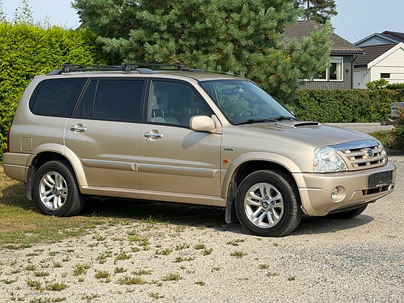 Suzuki Grand Vitara 2 of 5