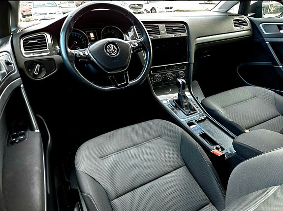 Volkswagen e-Golf VII 12 of 20