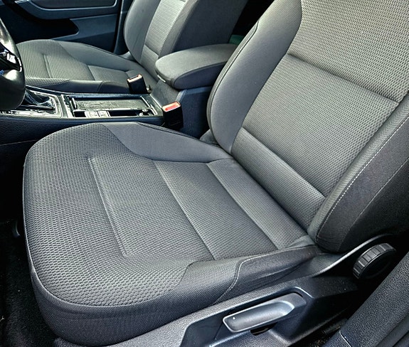 Volkswagen e-Golf VII 8 of 20