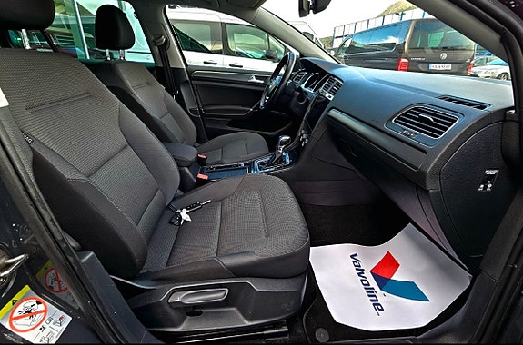 Volkswagen e-Golf VII 17 of 20