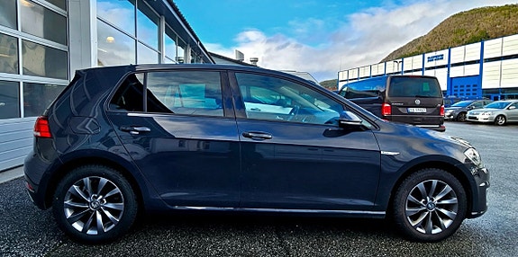 Volkswagen e-Golf VII 3 of 20