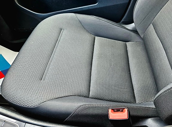 Volkswagen e-Golf VII 10 of 20