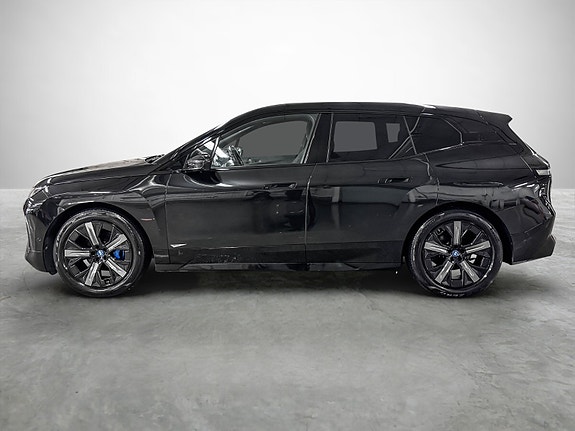 BMW iX 2 of 5