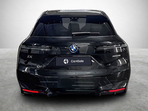 BMW iX 4 of 5