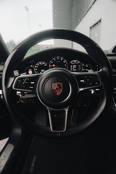 Porsche Panamera 4 11 of 29