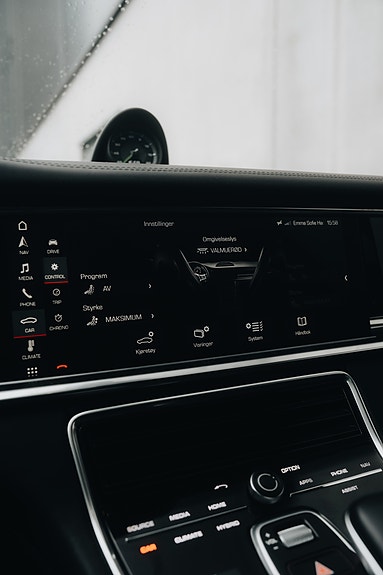Porsche Panamera 4 17 of 29