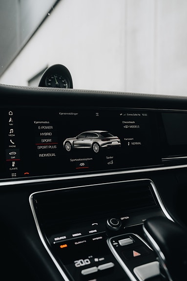 Porsche Panamera 4 14 of 29