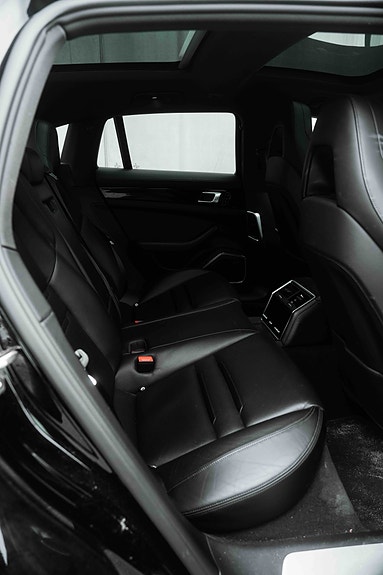 Porsche Panamera 4 27 of 29