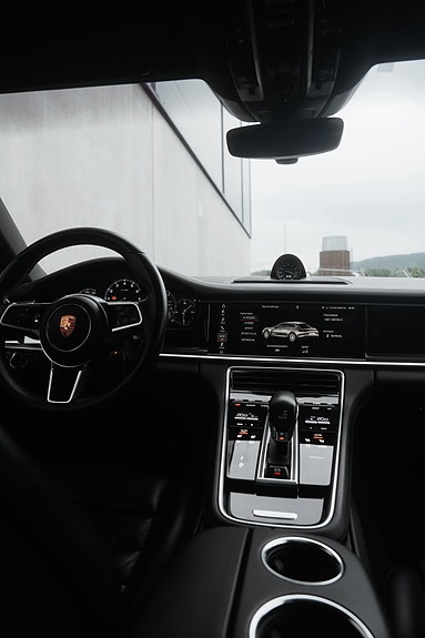 Porsche Panamera 4 10 of 29
