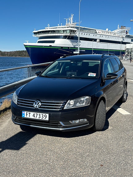 Volkswagen Passat 4 of 13