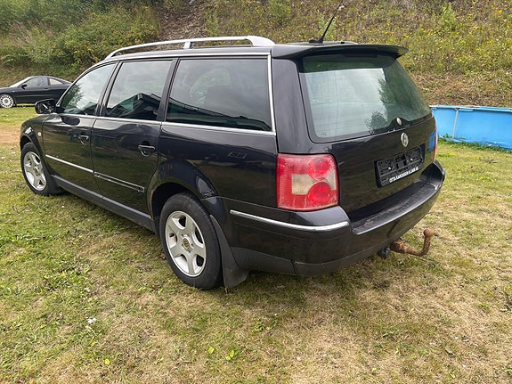 Volkswagen Passat 5 of 24