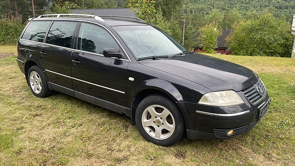 Volkswagen Passat 3 of 24