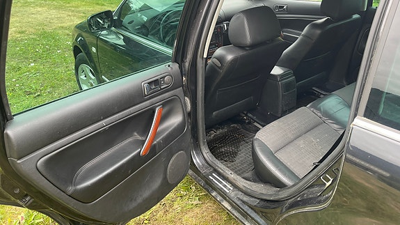 Volkswagen Passat 9 of 24