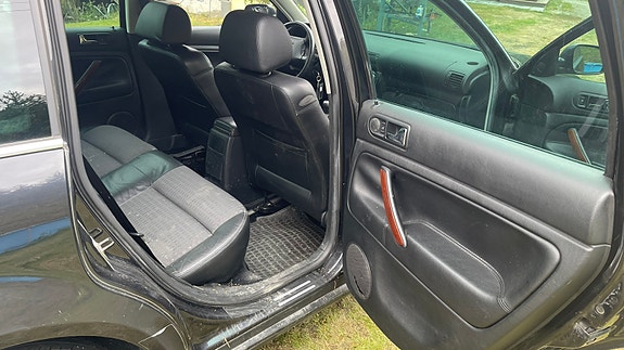 Volkswagen Passat 7 of 24