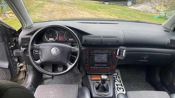 Volkswagen Passat 10 of 24