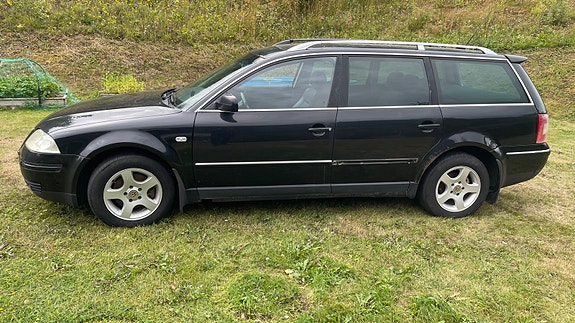 Volkswagen Passat 2 of 24