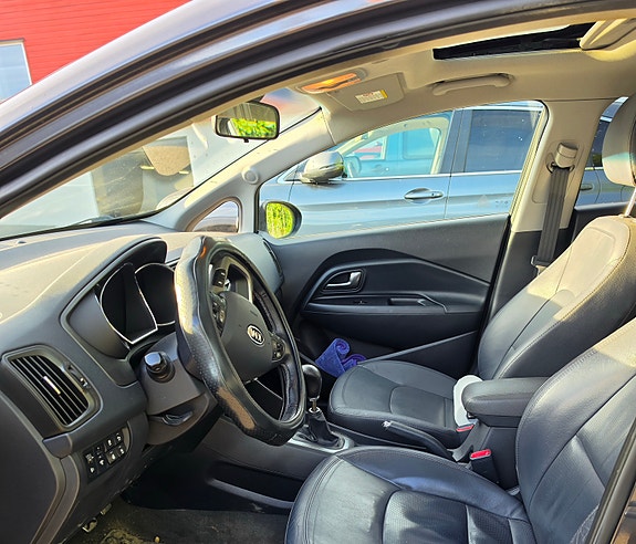 Kia Rio 2 of 5