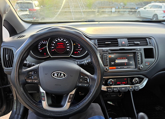 Kia Rio 4 of 5