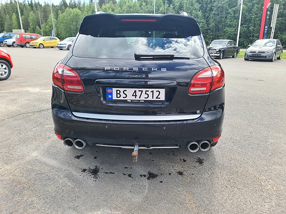 Porsche Cayenne 3 of 5