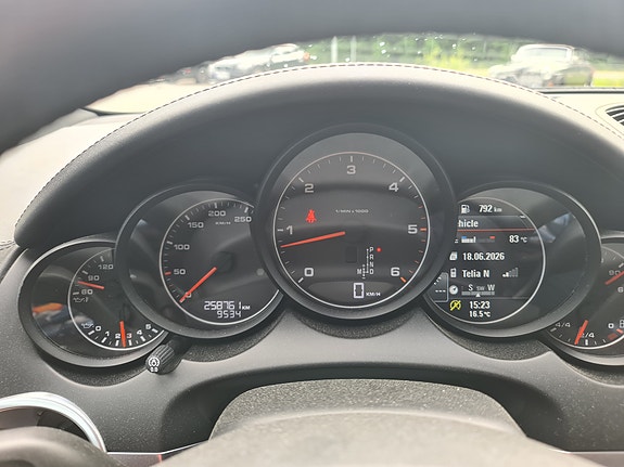 Porsche Cayenne 5 of 5