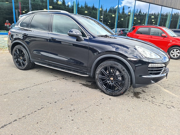 Porsche Cayenne 2 of 5