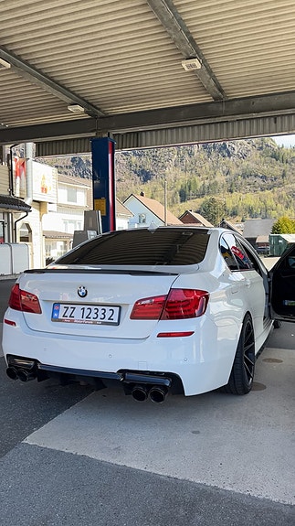 BMW 525d 2 of 25