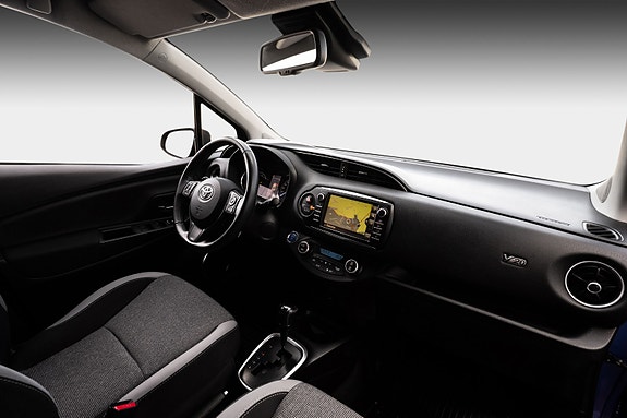 Toyota Yaris 12 of 30