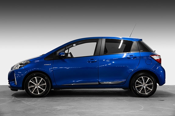 Toyota Yaris 3 of 30