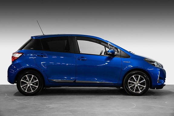 Toyota Yaris 6 of 30