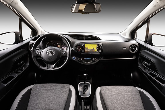 Toyota Yaris 11 of 30