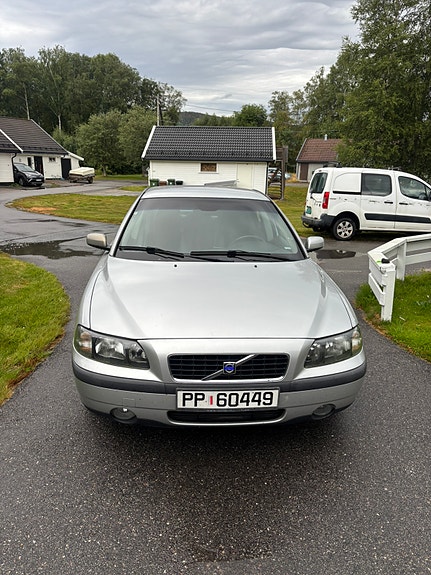 Volvo S60 2 of 12
