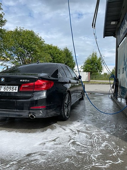BMW 530e 5 of 5