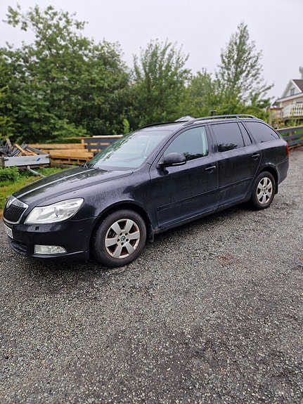 Skoda Octavia 2 of 5