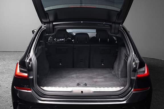 BMW 330e 9 of 30