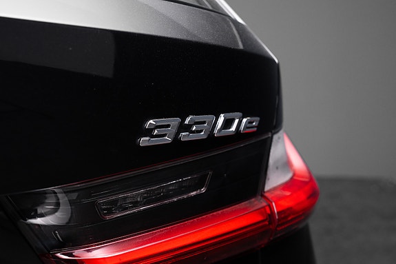 BMW 330e 13 of 30