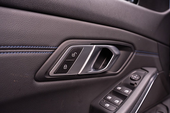 BMW 330e 19 of 30