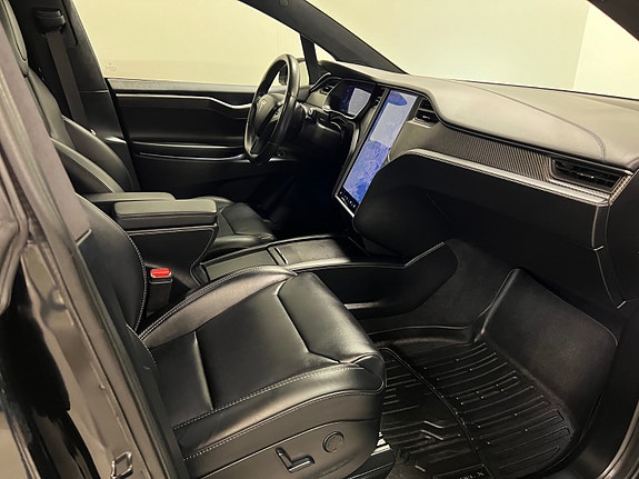 Tesla Model X 17 of 30