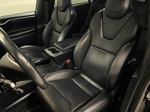 Tesla Model X 16 of 30