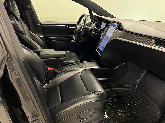 Tesla Model X 18 of 30