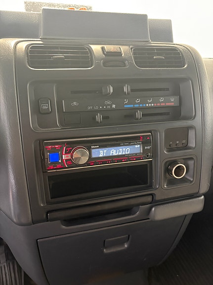 Toyota HiAce 11 of 15